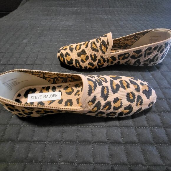 NEW STEVE MADDEN Animal Print Knit Slip On Flats size 6.5 - Picture 3 of 8